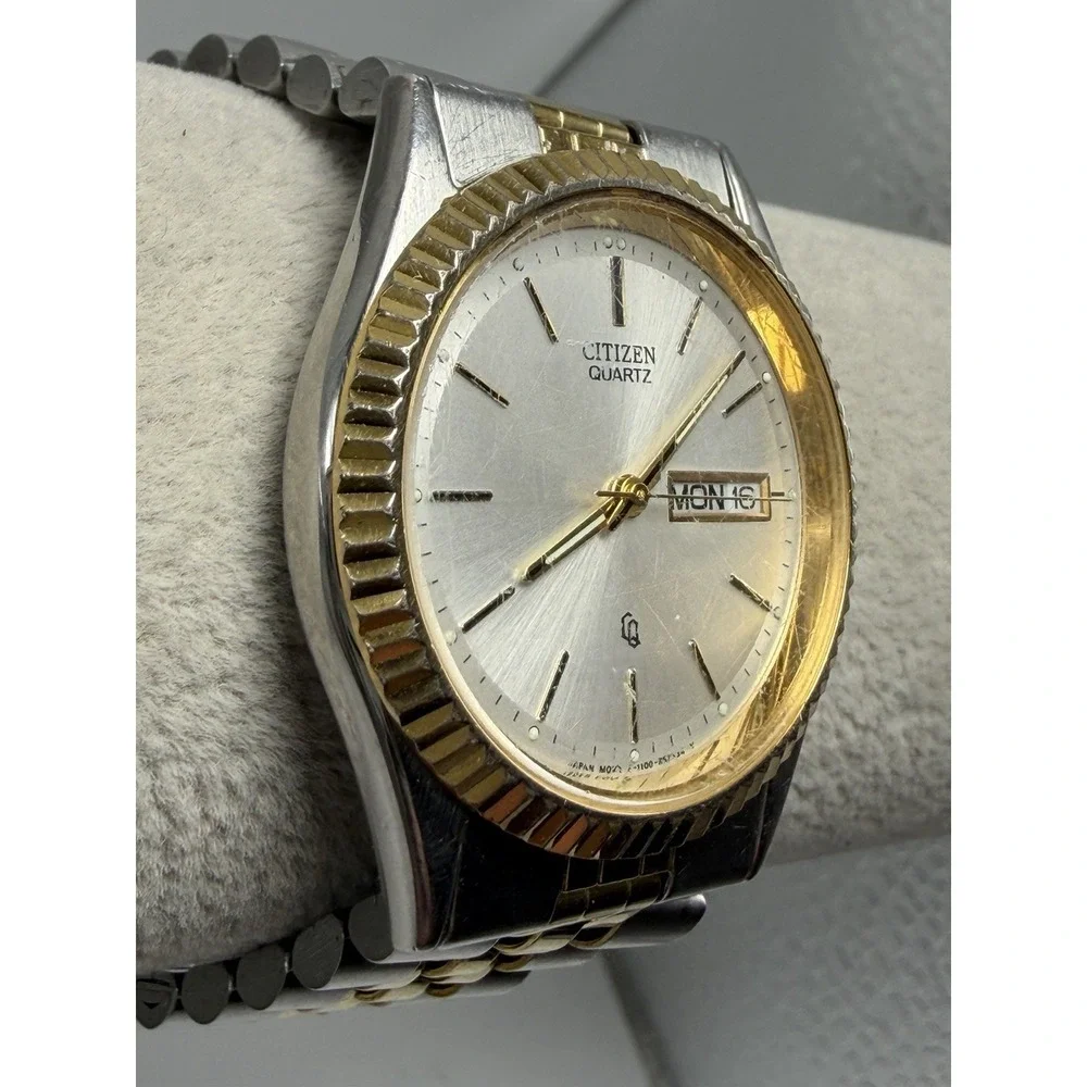 Scratched Citizen 1100-R12535 New Battery Mens Watch 35MM 8